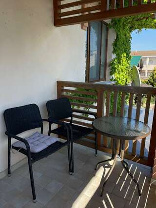 Гостевой дом Вилла Магриб и Шарк Поповка Комфорт с балконом и видом на бассейн-4