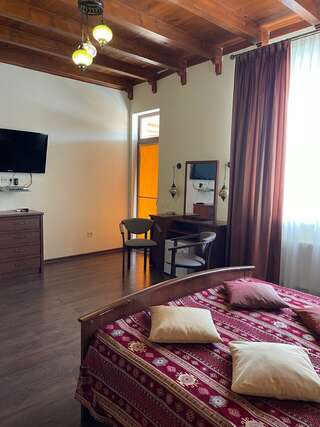 Гостевой дом Вилла Магриб и Шарк Поповка Комфорт с балконом и видом на бассейн-8