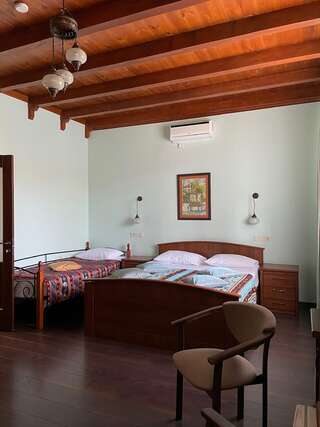 Гостевой дом Вилла Магриб и Шарк Поповка Комфорт с балконом и видом на бассейн-15